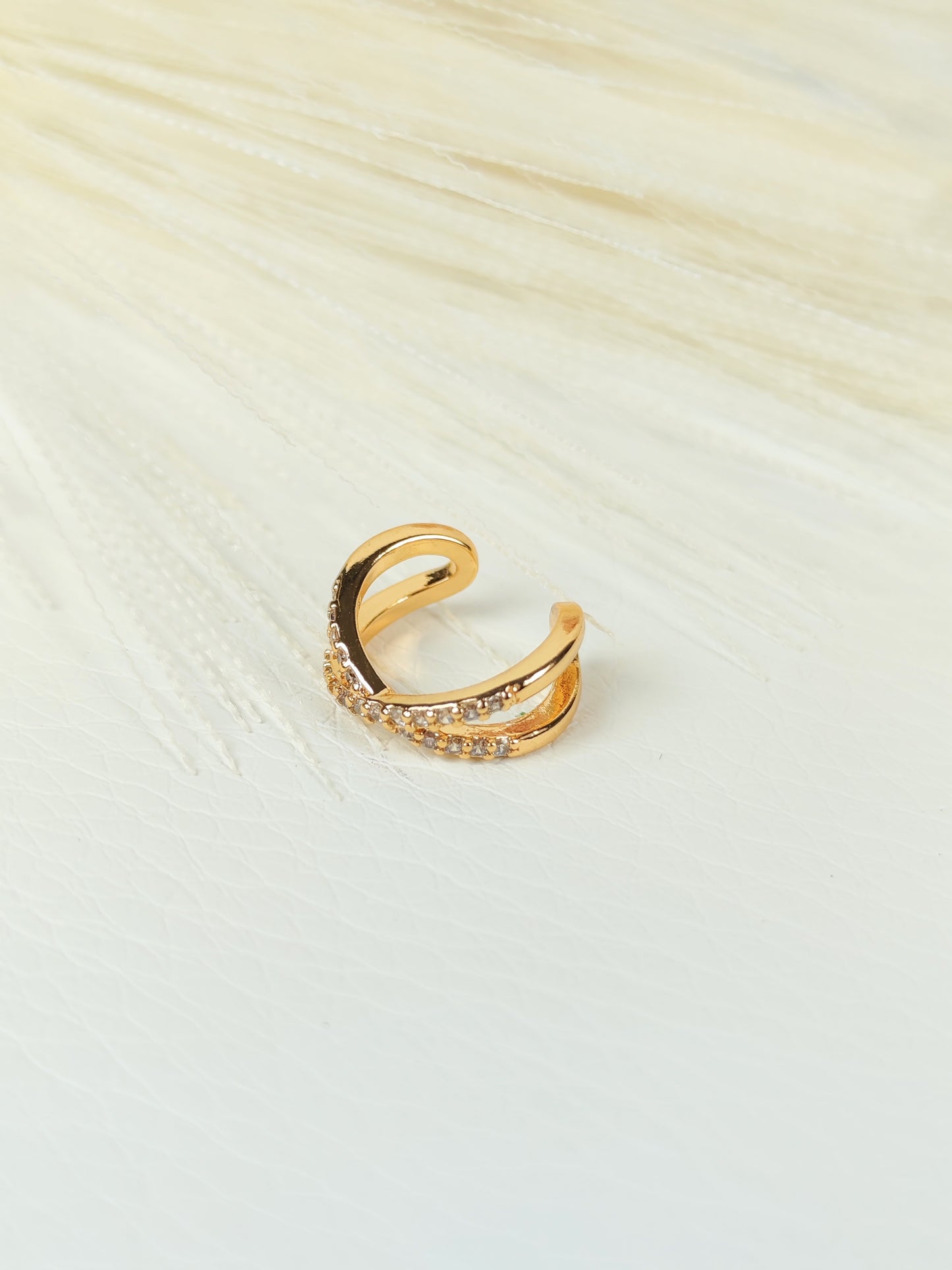 Ear Cuff acciaio dorato incrociato