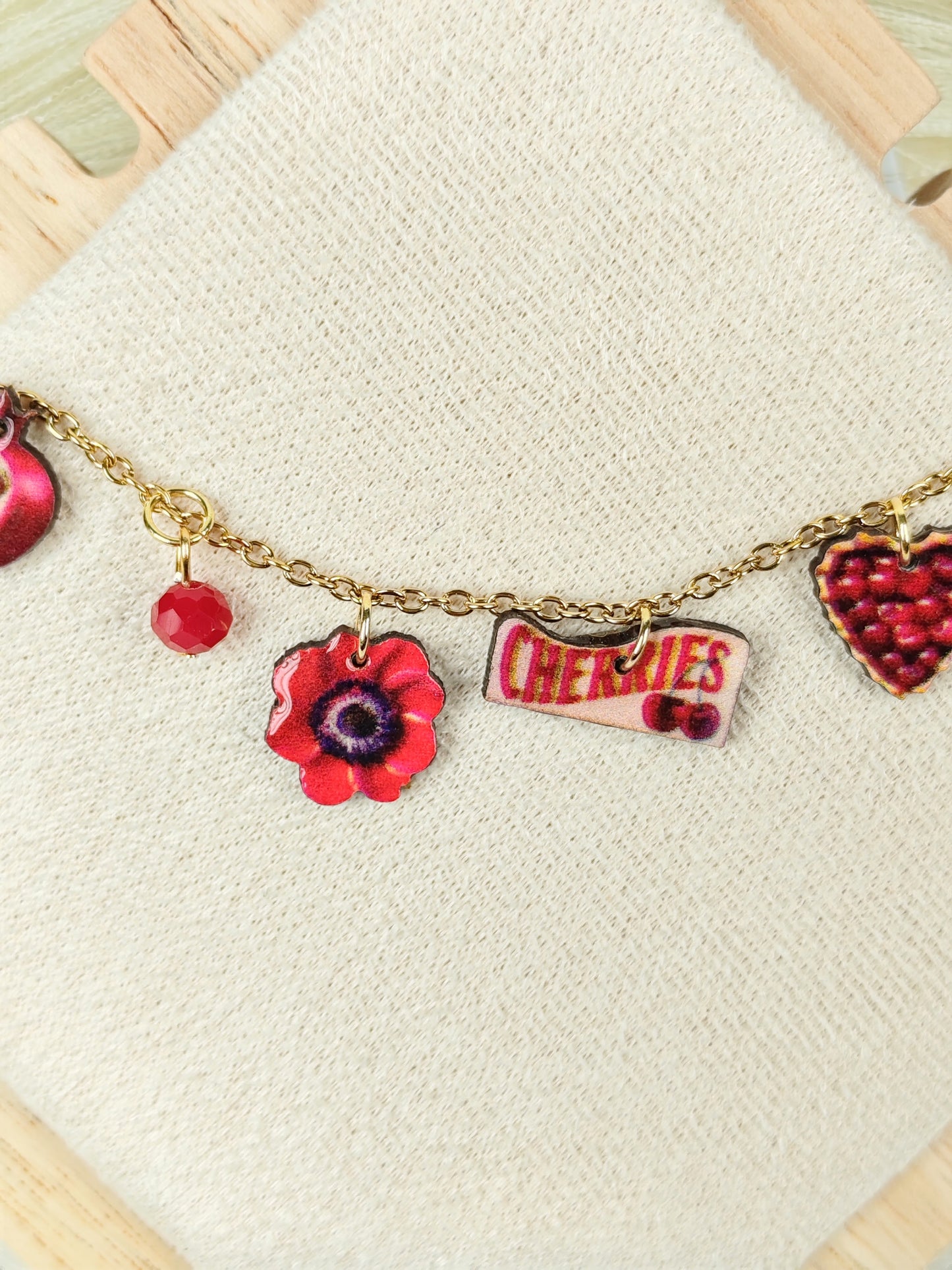 Collana in acciaio "Rosso Ciliegia"