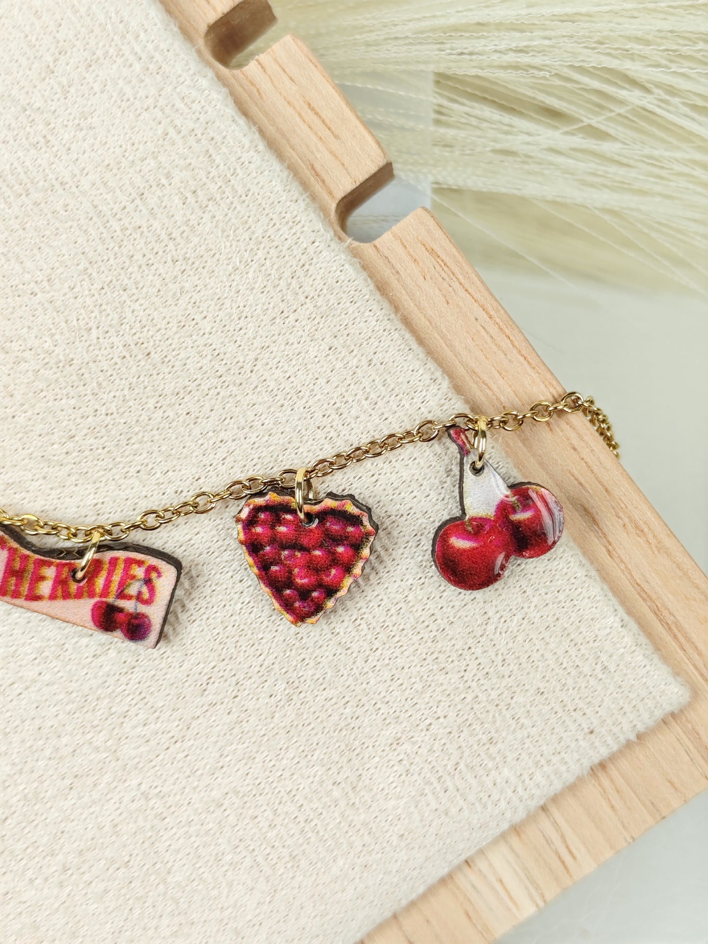 Collana in acciaio "Rosso Ciliegia"