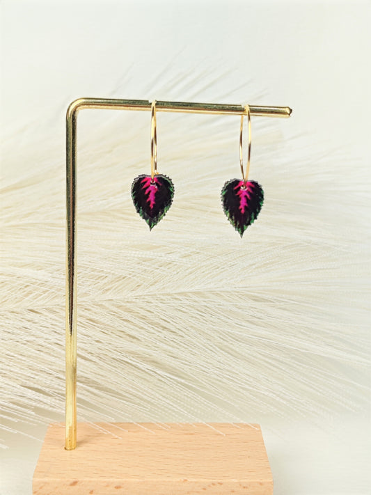 Orecchini a cerchio foglia verde fucsia