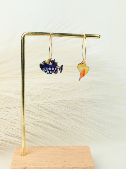 Orecchini a cerchio pesciolino nero