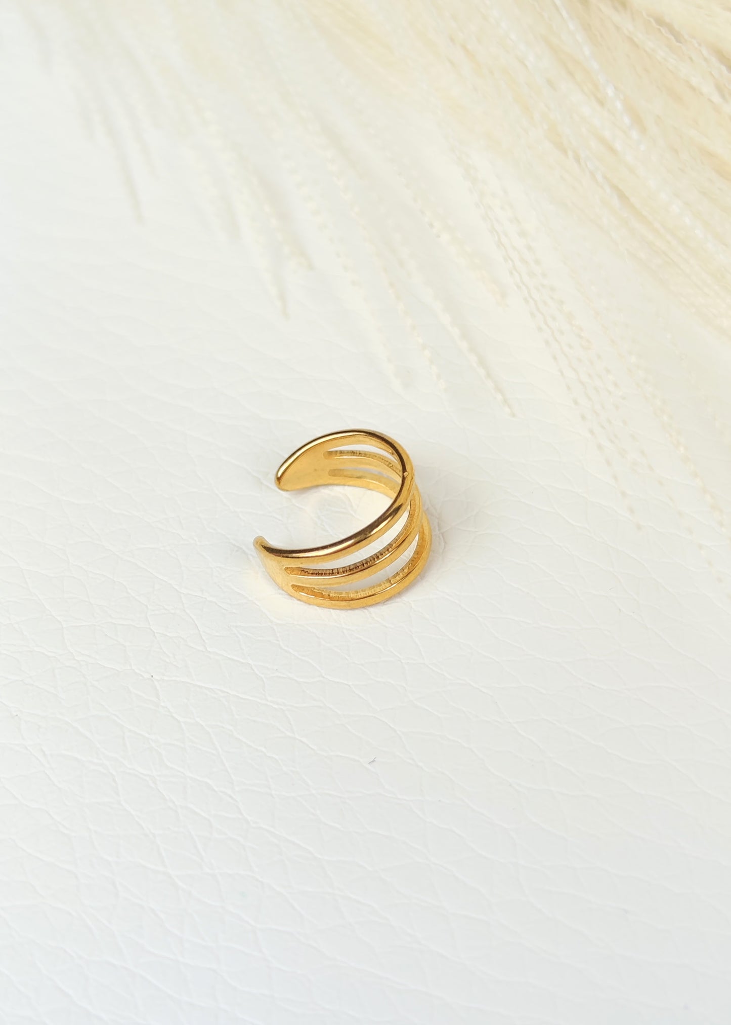 Ear Cuff acciaio dorato 3 fili lisci