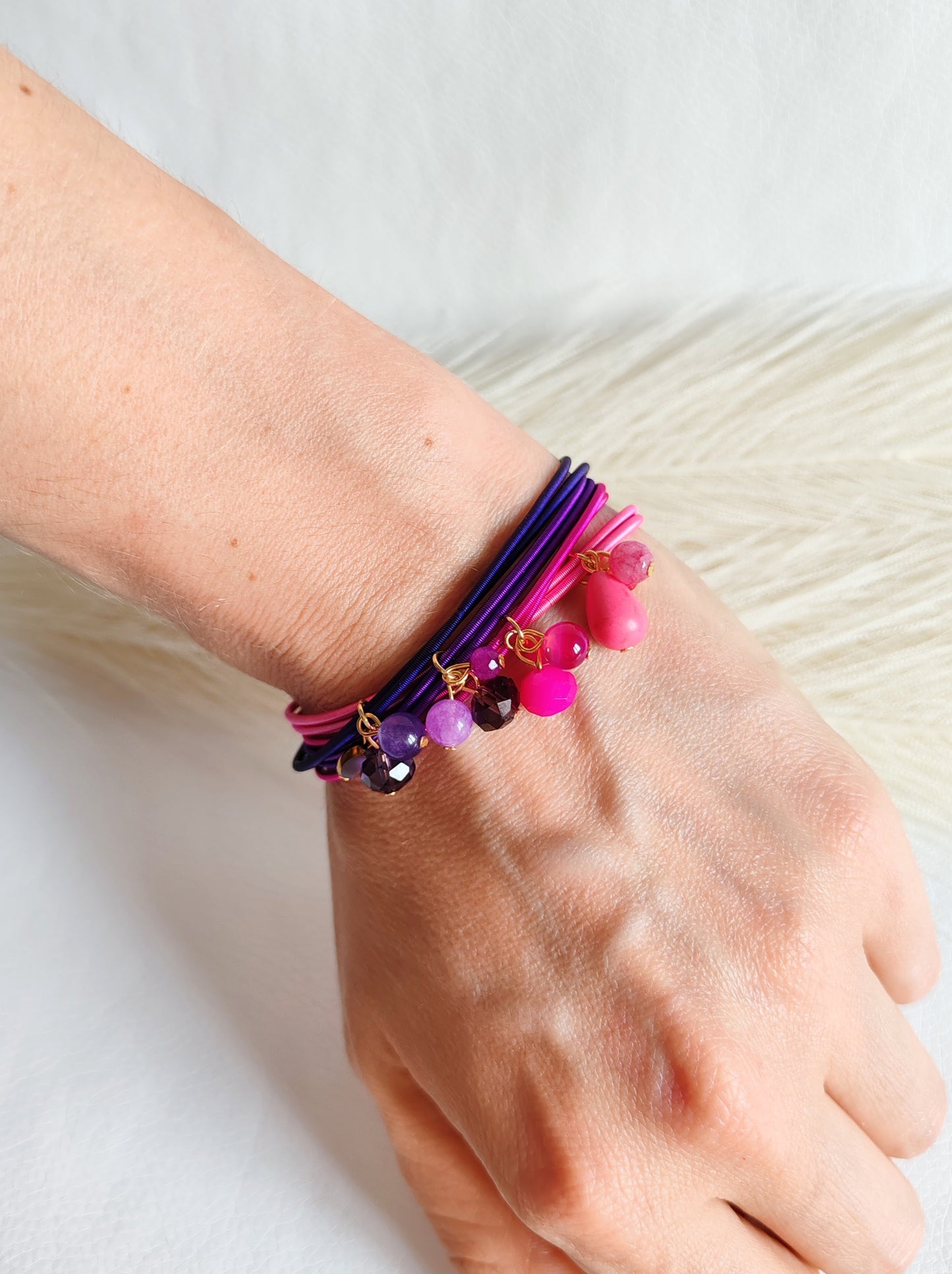Bracciale elastico in acciaio fucsia