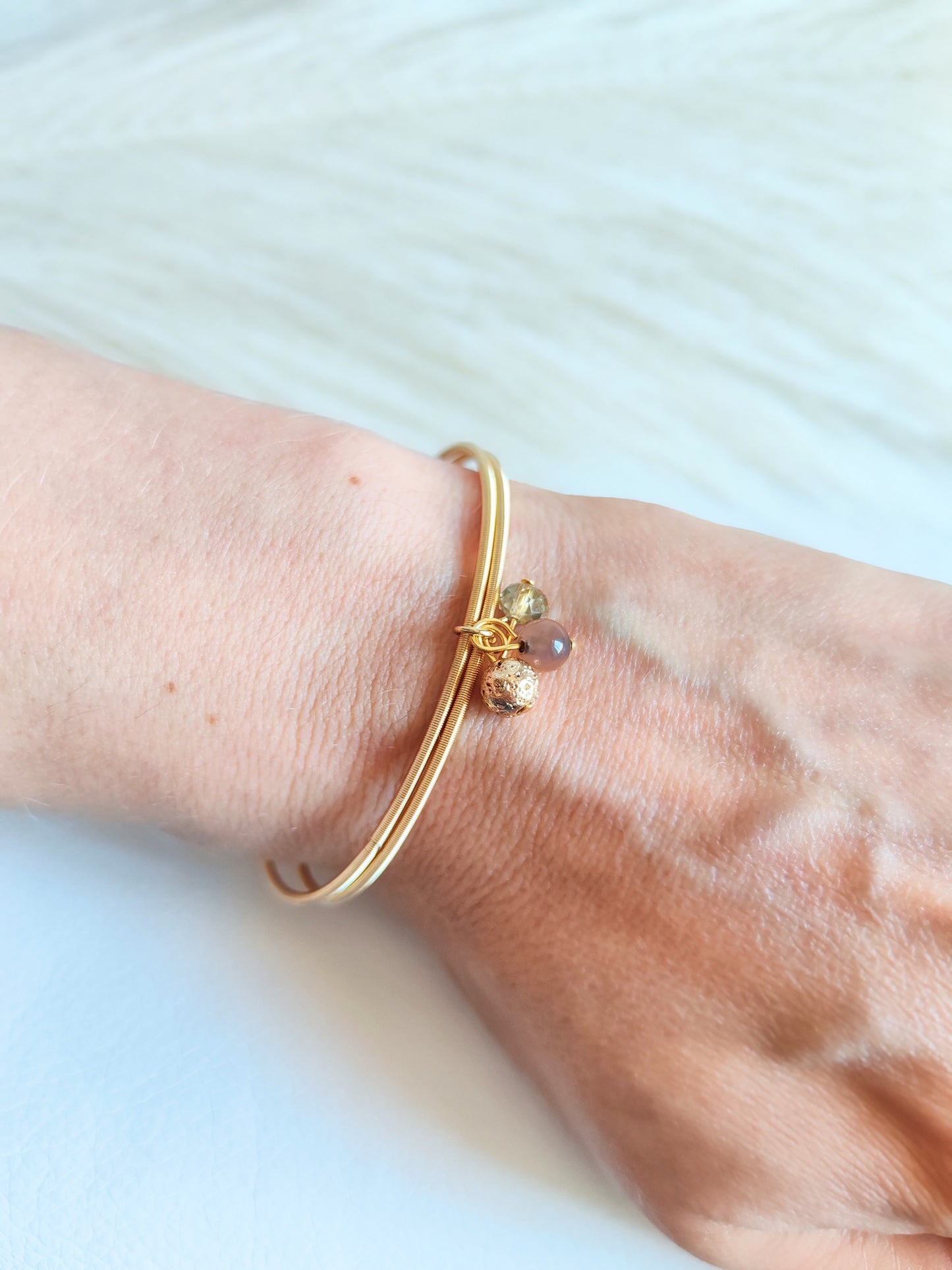 Bracciale elastico in acciaio dorato